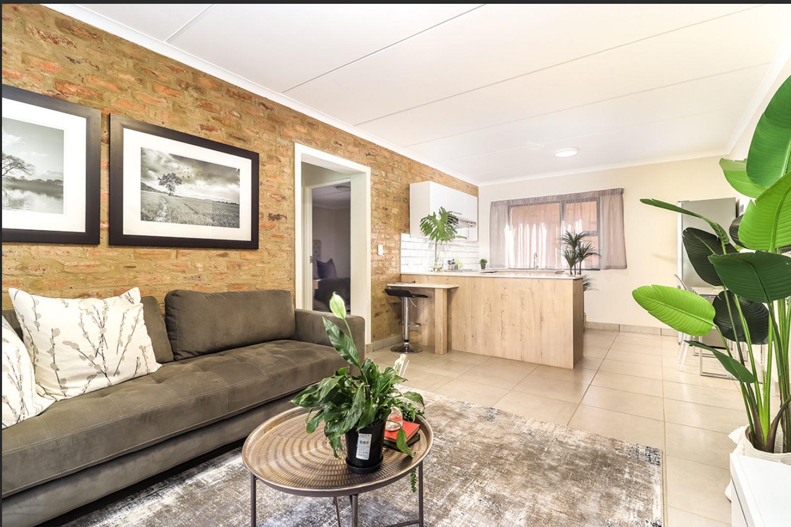 2 Bedroom Townhouse for sale in Pomona P24114642931