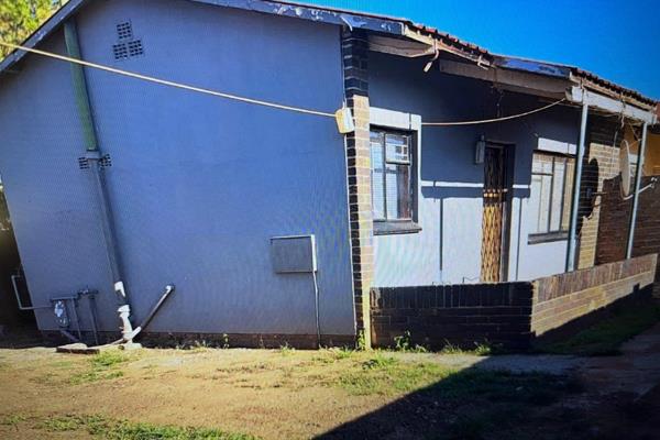 Where can you get a house for R200 000 your BANK PAYMENT will be less than R2000 per month. Yes the house needs attention 
It is fully ...