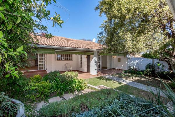 Craigtowne is a sought-after complex in the heart of Craighall Park with excellent security and 24hr guards, heated pool, tennis and ...