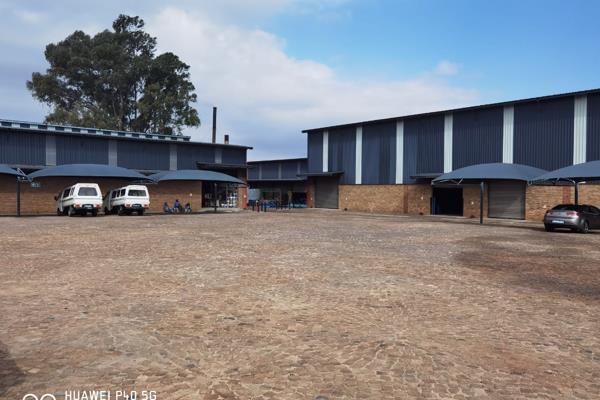 Located in the industrial area in a very neat and clean industrial complex.

800 squares, with 6 offices, 4 bathrooms and 2 small ...