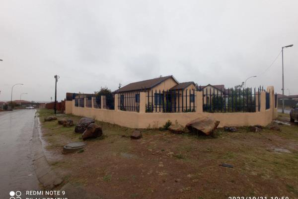 Beautiful Starter Home With A Lovely Garden Located In Ext 4 Lenasia South.

This 2 Bedroom Home Is An Ideal Starter Home For A Young ...