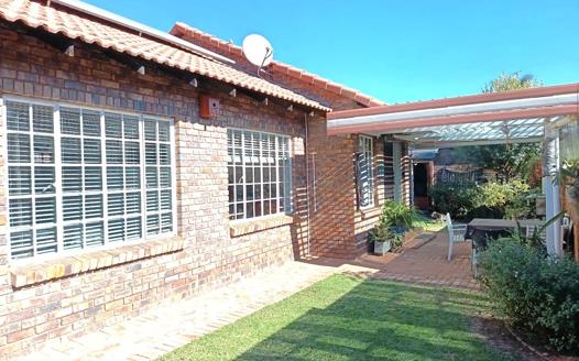 3 Bedroom House for sale in Amberfield