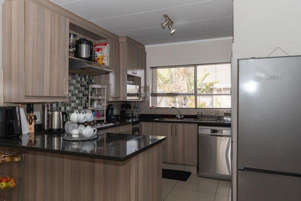 3 Bedroom Renovated Apartment in Marais Steyn Park

Exclusive Mandate. This lovely first floor north facing renovated apartment has ...