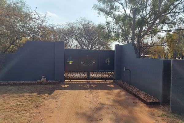 !!Available immediately!!
 
Property Reference: Unit 2
Situated in: Tedderfield

 Cost Breakdown:
            	Monthly Rental: R7 ...