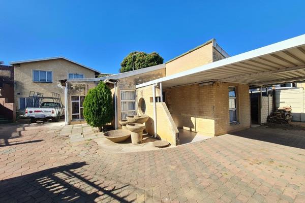 Jazmax Estate Agents has just listed this income-generating property in Newlands West. This freestanding corner property features three ...