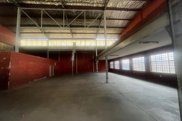 Prime Commercial Warehouse Space Available for Rent
Located in the heart of Pretoria, this expansive warehouse offers an ideal space ...