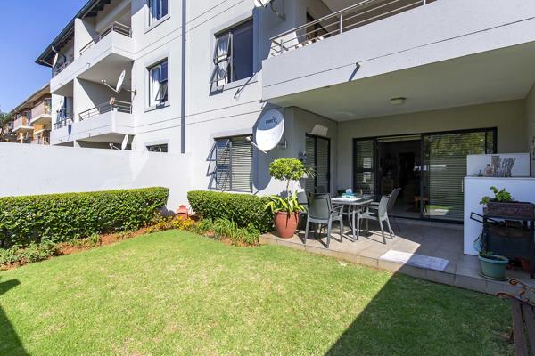 Lovley ground floor 2 bedroom and 2 bathroom townhouse in Hurlyvale.  
Open plan lounge ...