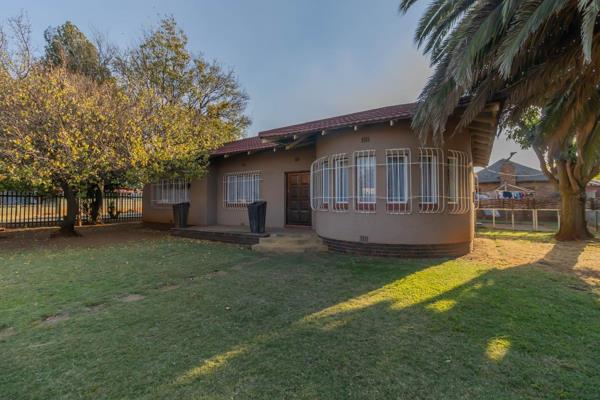 Spacious 4-Bedroom House for Sale in Casseldale

Welcome to this stunning 4-bedroom house located in the serene and sought-after ...