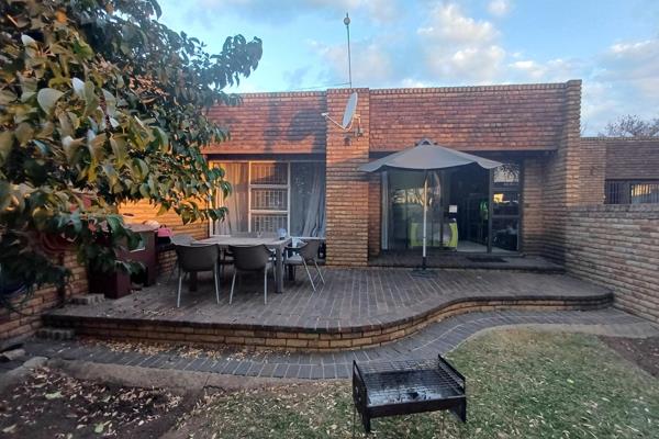 Charming 3 Bedroom Townhouse for sale in Secure Neserhof, Klerksdorp!

Welcome to this immaculate 3-Bedroom, 2 Bathroom townhouse ...