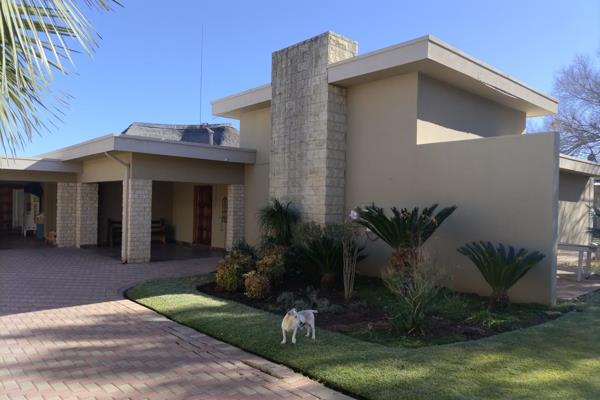 This upper class property is located right next to the game reserve in Vryburg and the scenic view is a bonus.  The house is sunny and ...