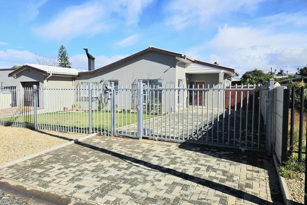 This ready to move in home is neat &amp; well maintained.  Offering 3 Bedrooms(with BIC&#39;s), 2 Bathrooms, Lounge, Dining room, Braai ...