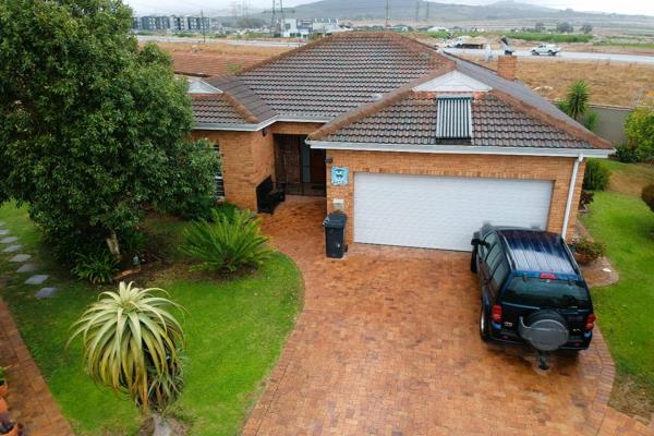 Lovely 2 bedroom home with lots of built-in cupboards situated in the sought after Othello Retirement Village in Brackenfell.
Its ...