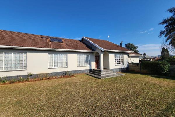 This beautiful and spacious home in Merrivale offers the perfect blend of comfort and elegance. Set on a generous plot, it features a ...