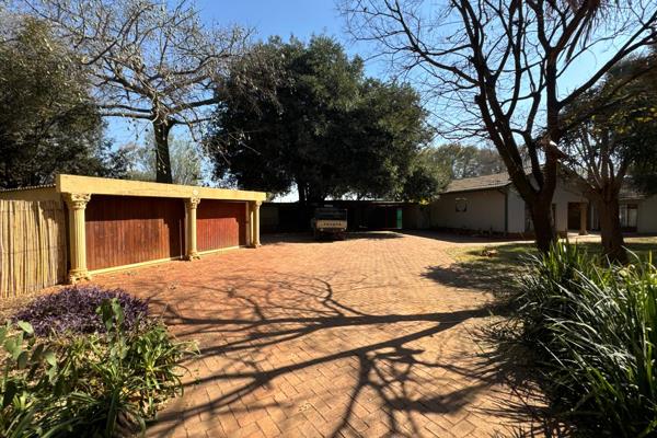 Nestled along Moloto Road near Kameeldrift Police Station, this 1-hectare smallholding offers a perfect blend of rural tranquility and ...