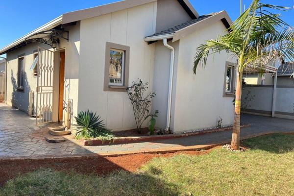 MRHS Properties presents to you this lovely home for your family , neatly kept and taken ...