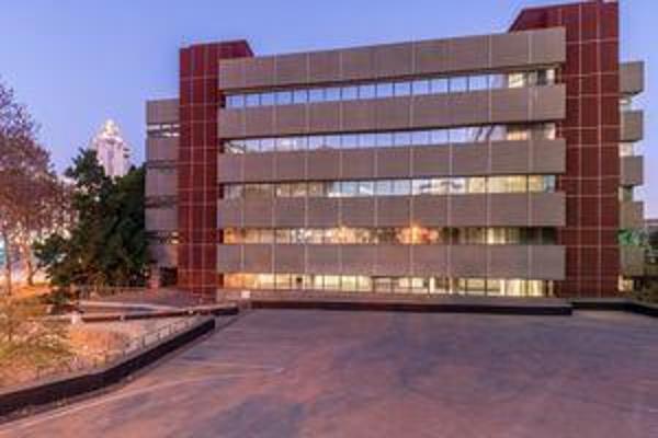 23 Fredman offers easy access to Grayston and Sandton Drive and is centrally located ...