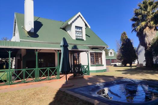 4 Bedroom Townhouse for sale in Vaalview