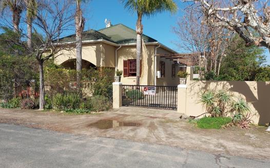 3 Bedroom House for sale in Porterville