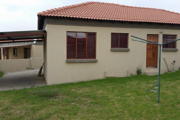 Spacious and modern house for sale in secure Complex
House is in a very neat condition
Situated in a safe and secure 24 hour gated ...