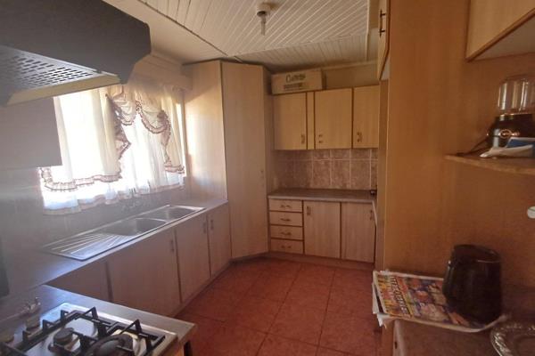 This Property Offers, 3 Bedrooms, Livingroom, Diningroom. Beautiful Kitchen.Near Town Schools And Vaal Mall.