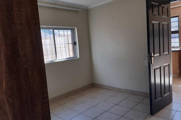 Quaint 1 bed 1bath ( NO PETS ) BACHELOR (+-20sqm) very  safe in a tranquil environment within the most stunning street in ...