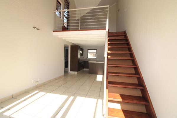 Discover this bright and airy one-bedroom loft apartment, perfectly situated in Fourways. Offering contemporary living, the apartment ...