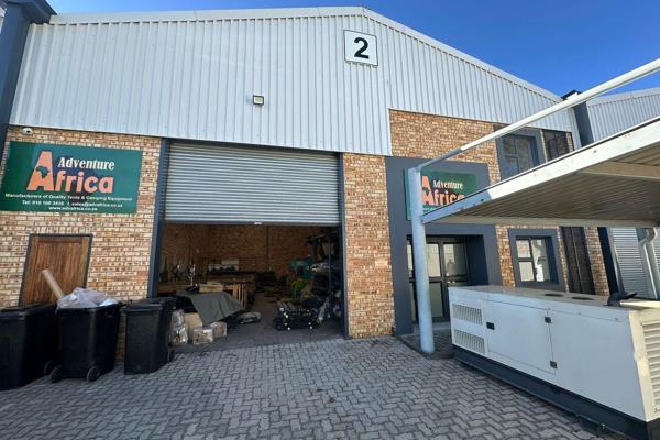 Extremely neat 256m2 industrial unit located in a secure park. Boasting essential ...