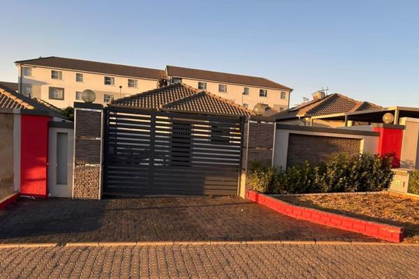 Immaculate 2 bedroom house for sale


We have this immaculate 2 bedroom house for sale in Riverside view. This property is well kept ...