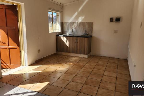 Bachelor Units Available for Rent in Rustenburg Oos-Einde Suburb. 

The unit is situated on a communal property, in other words there ...