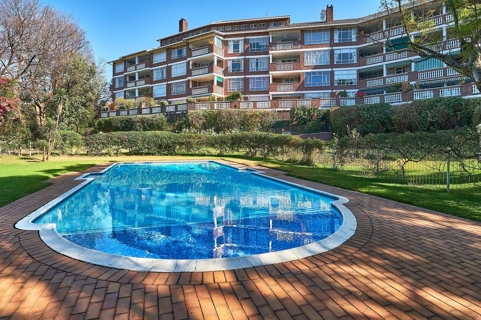 3 Bedroom Apartment / flat for sale in Illovo - P24-114649448