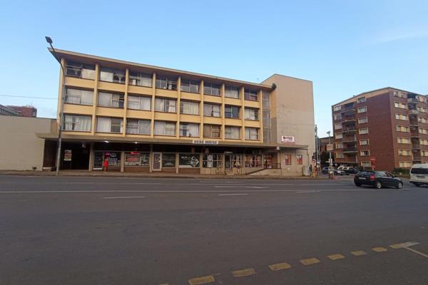 This charming two-bedroom flat is located at the corner of Jabu Ndlovu Street and Chapel Street. It offers an open-plan layout for the ...