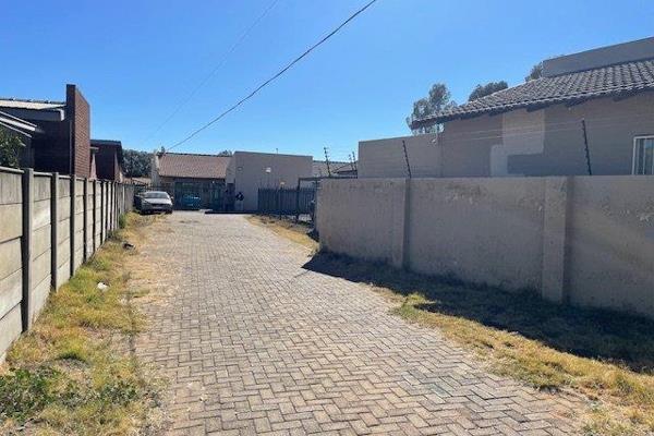 Two bedroom 
One bathroom with shower 
Open plan Lounge 
Open plan kitchen 
Single garage 