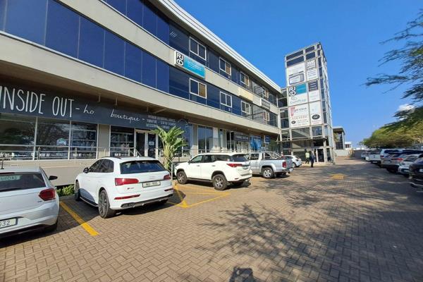 Silverstone Way is an upmarket office complex situated behind the Lifestyle Centre in the Ballito Business Park. Modern state of the ...