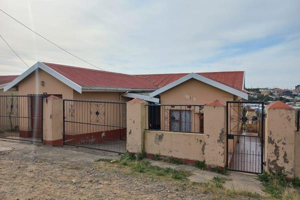 We are excited to bring to you this spacious 4 bedroom house to the market.

The house is situated in the heart of Scenery ...