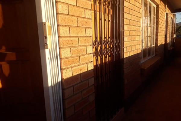 Spacious two-bedroom apartment available in Rustenburg Central, situated in a secure complex. The apartment offers a comfortable living ...