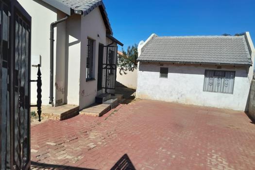 3 Bedroom House for sale in Naturena