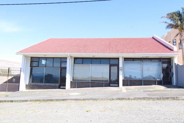 A commercial property at reduced price in the heart of Sunnyridge and not far from IDZ, with business rights. 
This property consists ...