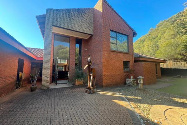 Tranquil living in Oubos Estate!

Outstanding off-the-grid property in sought after Oubos Estate offering luxury, privacy and ...