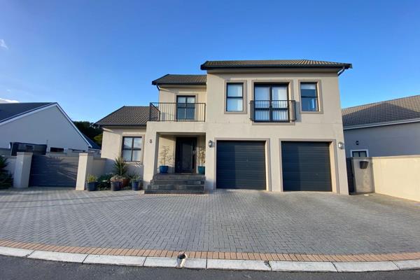 Step into tranquillity with this exquisite property nestled in the sought-after Zevendal ...