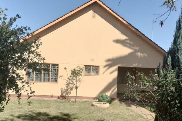 For the investor lots of potential to turn this house into your dream home
Family home with prepaid electricity
Three bedrooms no ...