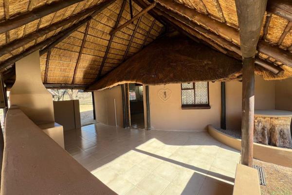 Neat 3 Bedroom Property for Sale at Constantia Minerale Bron

This well located property has 3 Bedrooms with 2 bathrooms open plan ...