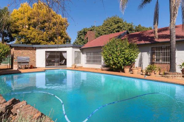 Expansive 4 Bedroom Family Home in Secured are in Glen Marais

Fall in love with this vast family home located in the sought-after ...