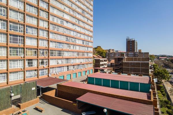 Spacious living apartment that offers the following:

Spacious open plan living and dining room area
Big main bedroom with BIC
Second bedroom
Kitchen
Bathroom
With lockable garage 
Playing &amp; braai area
Close to Steve ...