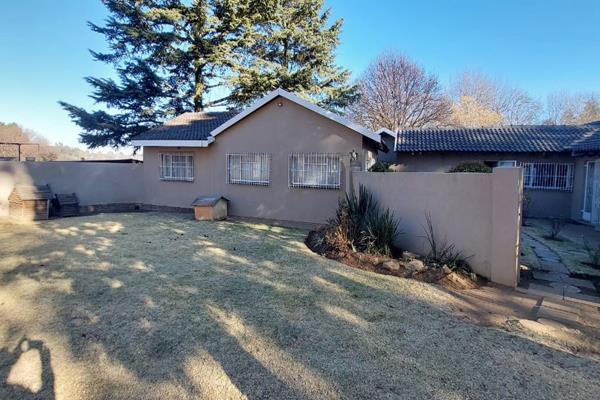 Luxurious 4 Bedroom small holding for sale in Marister, Benoni.
2.2 Hectares are ideal ...