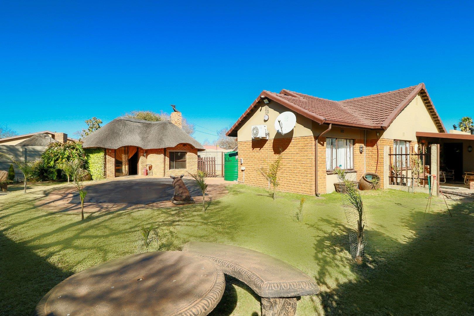 3 Bedroom House for sale in Van Dyk Park P24114655419