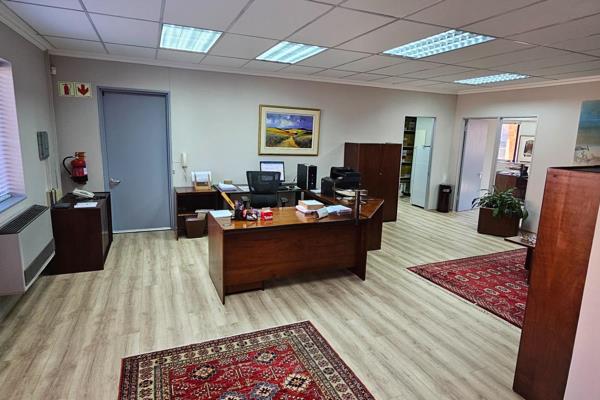 Well maintained small office for a new or existing business!

94 sqm with reception ...