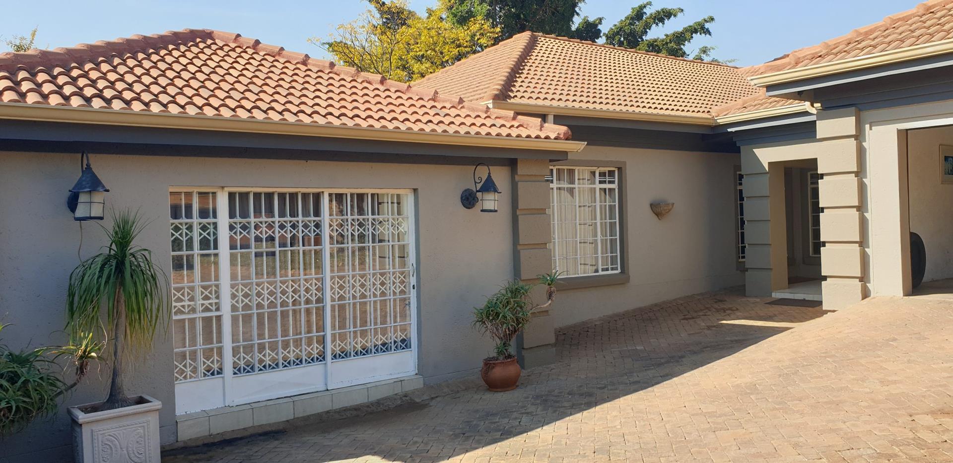 5 Bedroom House for sale in Wapadrand P24114655857