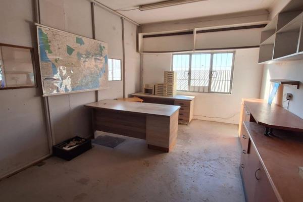 Embrace the dynamic potential of this second-floor industrial unit located in the vibrant heart of Durban CBD. Boasting exceptional ...