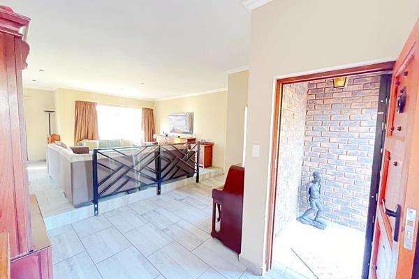 Large family home located in a quiet street in Rooihuiskraal. 

Close to all amenities such as schools, shopping malls, medical ...