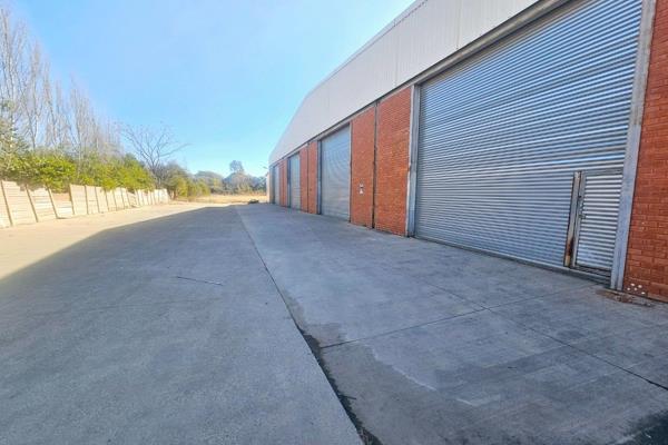 A spacious and secure warehouse for rent in Andeon, Pretoria West.

This warehouse has 4 roller shutters.

Trucks can enter through ...